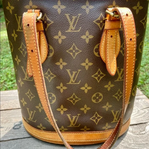 Louis Vuitonn Monogram Bucket Purse - Picture 4 of 7